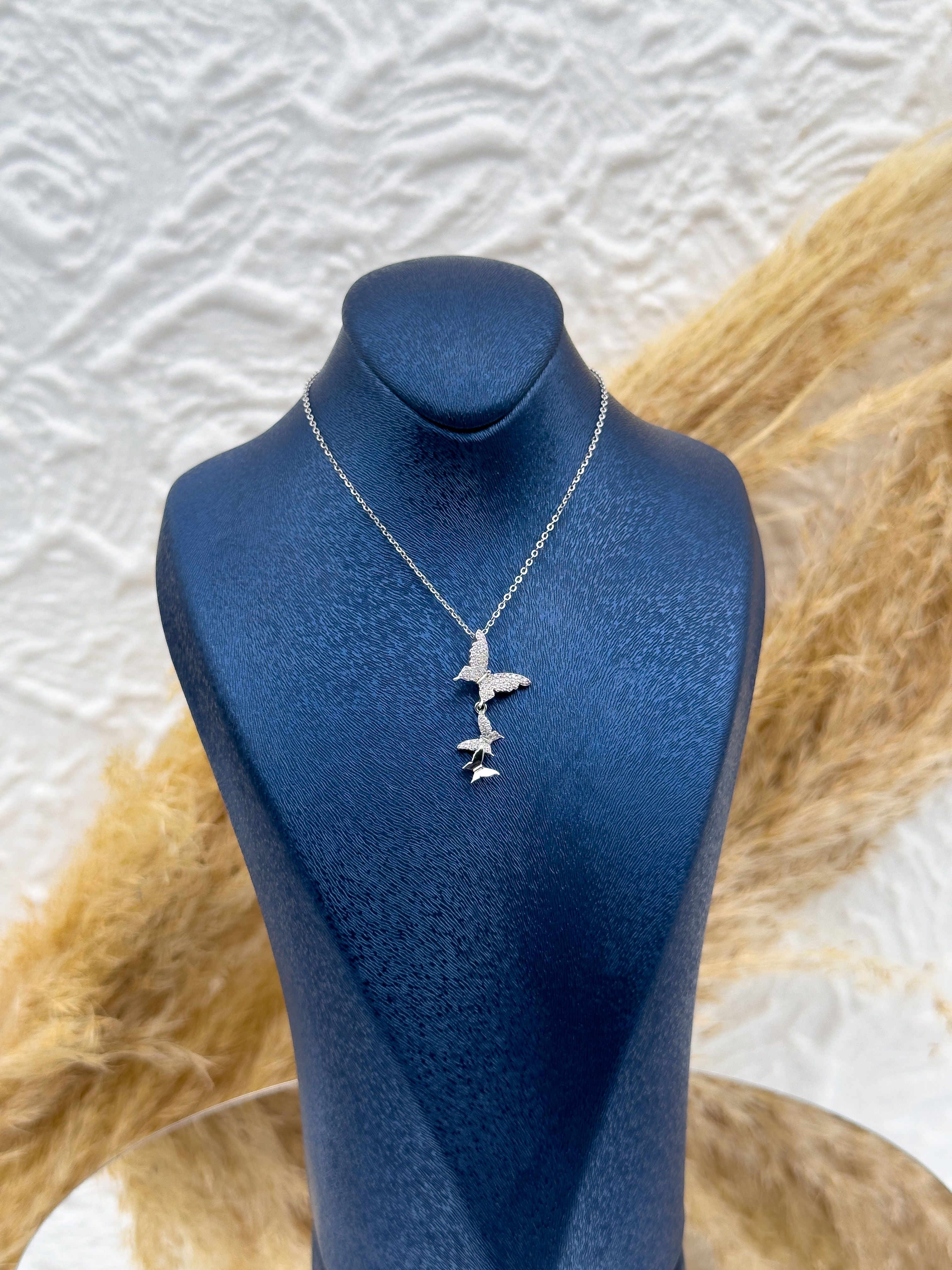 925 Ayar Gümüş Uçuşan Kelebekler Kadın Kolye – Özel Tasarım, Zarif Hediyelik